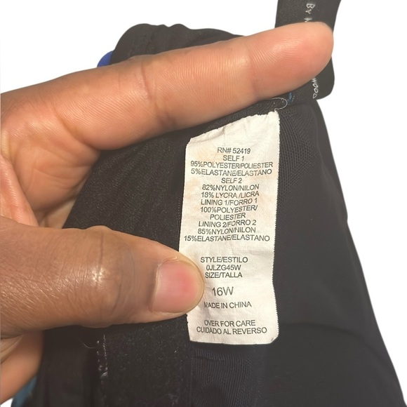 Azul One Piece Woman's Swimming suit size 16 W - Picture 7 of 9